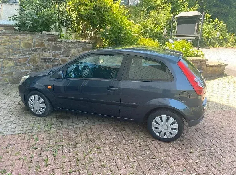 Gebraucht Ford Fiesta 60 PS (44 kW) 2006 Grau Kleinwagen