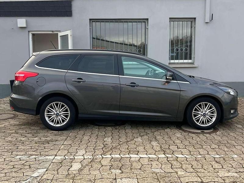 Gebraucht Ford Focus 120 PS (88 kW) 2018 Magneticgrau (metallic) Kombi