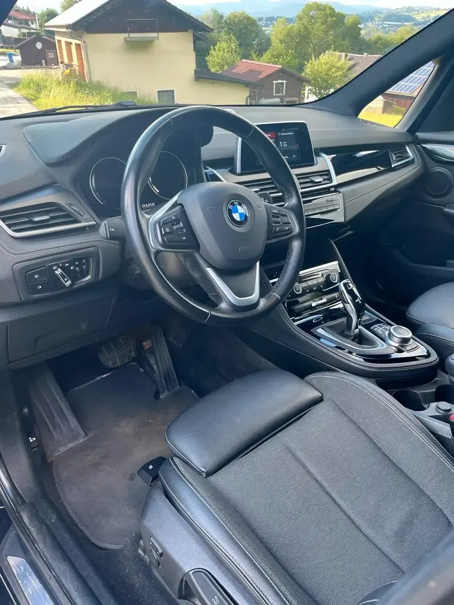 Gebraucht BMW 220 Gran Tourer 190 PS (139 kW) 2022 Schwarz Van / Kleinbus