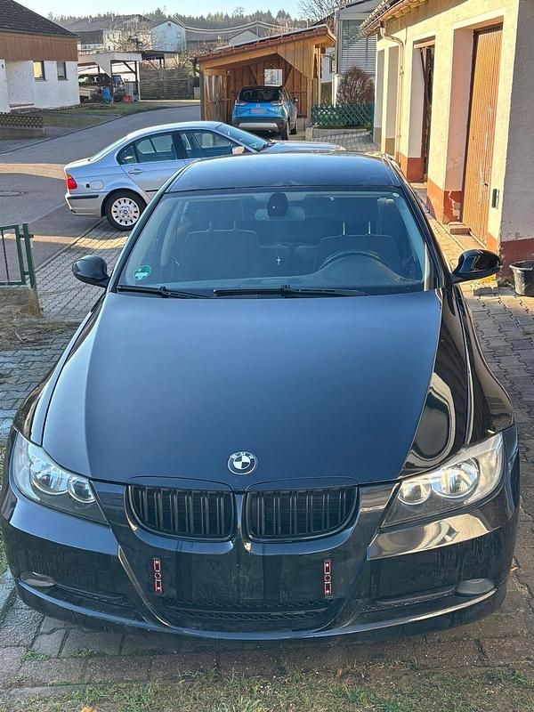 Gebraucht BMW 318 143 PS (105 kW) 2008 Schwarz Limousine