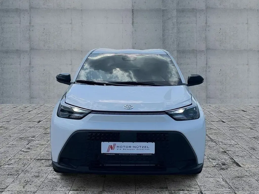 Neu Toyota Aygo X Active 92 PS (67 kW) 2026 Weiß SUV