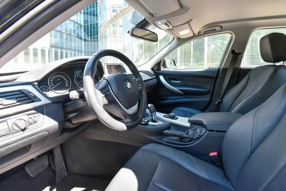 Gebraucht BMW 335 Sport Line 306 PS (225 kW) 2012 Schwarz Limousine