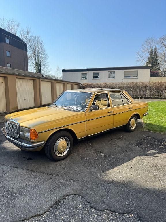 Gebraucht Mercedes E280 177 PS (130 kW) 1978 Gelb Limousine