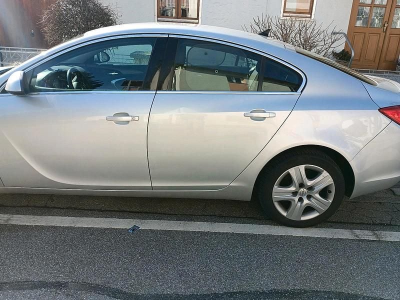 Gebraucht Opel Insignia Cosmo 131 PS (96 kW) 2009 Silber Limousine