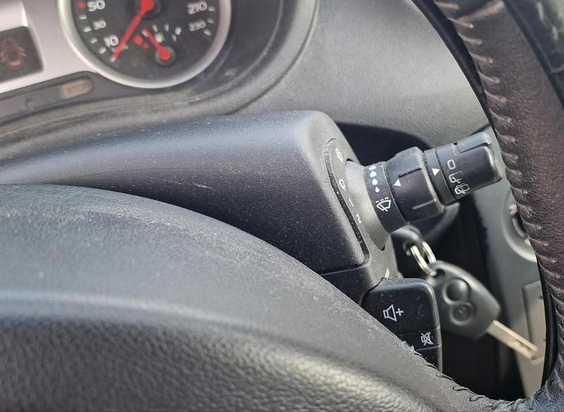 Gebraucht Renault Clio II 101 PS (74 kW) 2008 Rot Kleinwagen