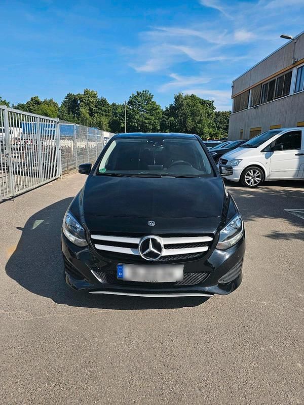 Schwarz Gebraucht 2017 Mercedes 200 Kombi | 9.500 € (Guter Preis) - Bild 1/4