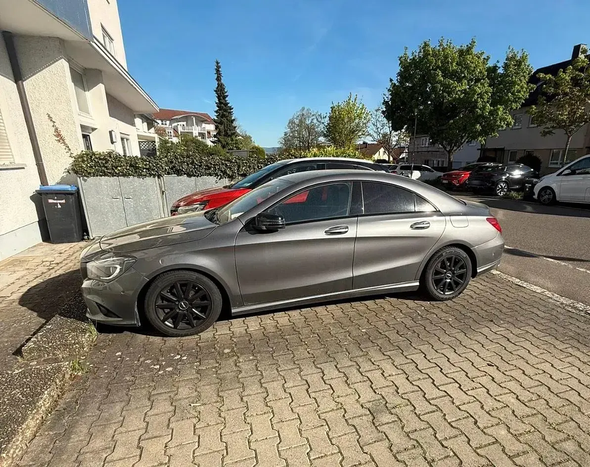 Gebraucht Mercedes CLA180 122 PS (89 kW) 2014 Schwarz Limousine