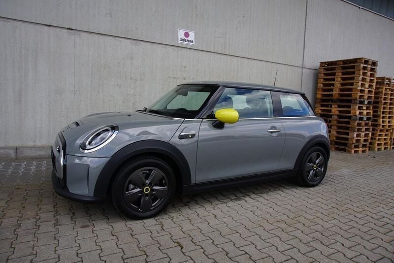 Gebraucht Mini Cooper SE 135 kW (184 PS) 2021 Moonwalk grey (metallic) Kleinwagen