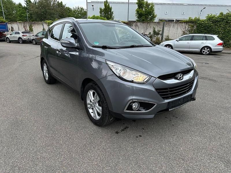 Grau Gebraucht 2013 Hyundai ix35 Style SUV | 6.799 € (Fairer Preis) - Bild 1/4