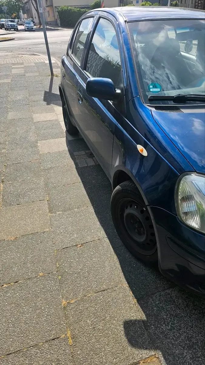 Gebraucht Toyota Yaris 75 PS (55 kW) 2004 Blau Kleinwagen