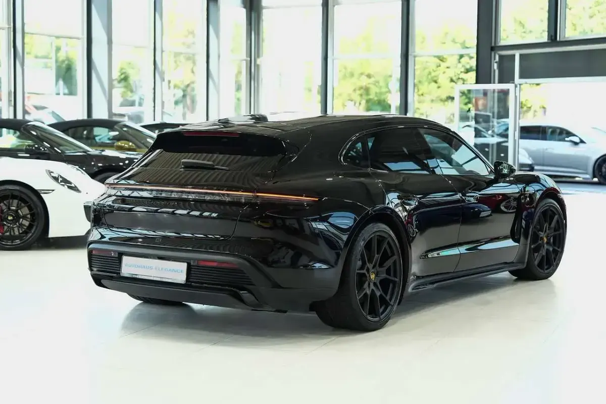 Gebraucht Porsche Taycan Chrono 439 kW (598 PS) 2022 Tiefschwarzmetallic Limousine