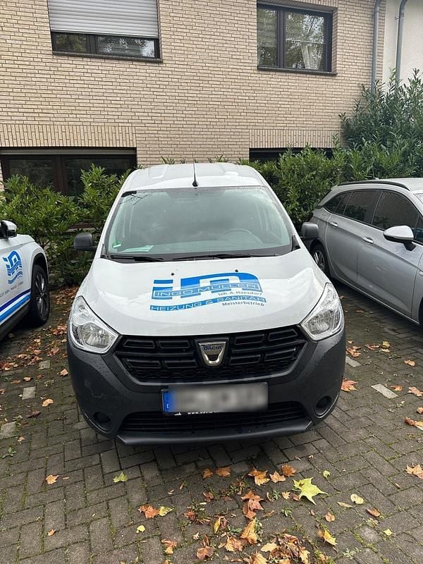 Weiß Gebraucht 2021 Dacia Dokker Express Van | 9.999 € (Fairer Preis) - Bild 1/4