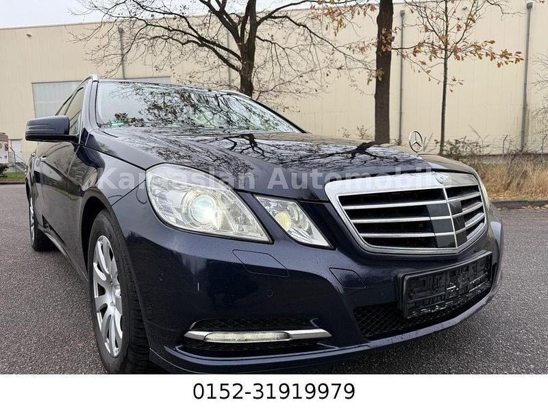 Blau Gebraucht 2012 Mercedes E250 Kombi | 6.599 € (Superpreis) - Bild 1/4