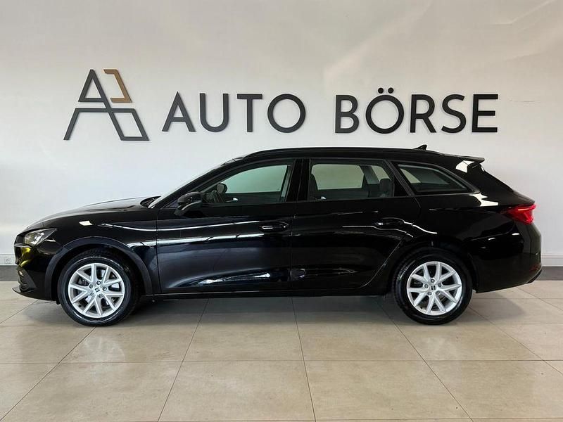 Używany Seat Leon Style 150 KM (110 kW) 2022 Czarny Sedan/Limuzyna