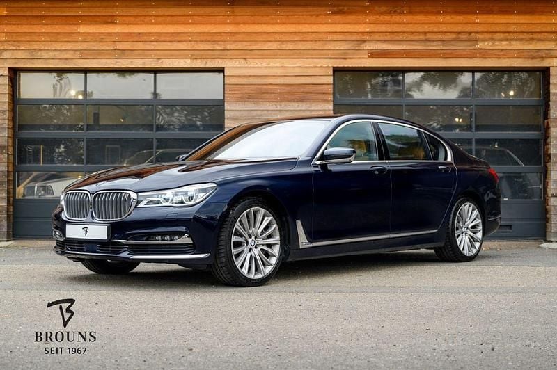 Imperialblau brillanteffekt me Gebraucht 2017 BMW 750L Limousine | 45.950 € - Bild 1/4