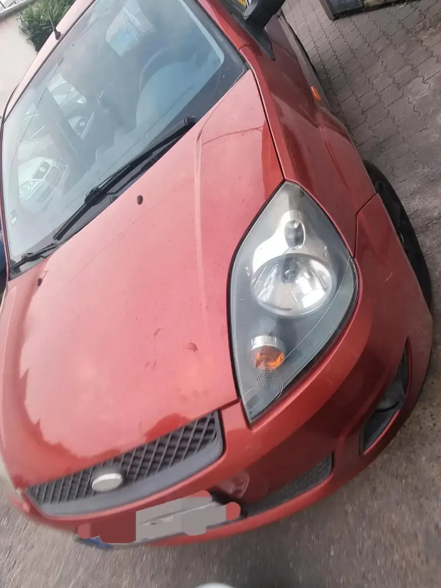 Gebraucht Ford Fiesta 101 PS (74 kW) 2006 Rot Kleinwagen
