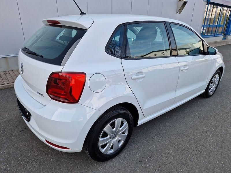 Gebraucht VW Polo Trendline 60 PS (44 kW) 2016 Weiß Limousine