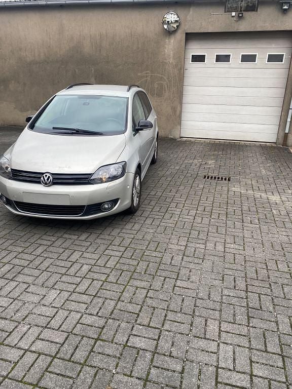 Grau Gebraucht 2012 VW Golf Plus Match Van / Kleinbus | 6.999 € (Guter Preis) - Bild 1/4