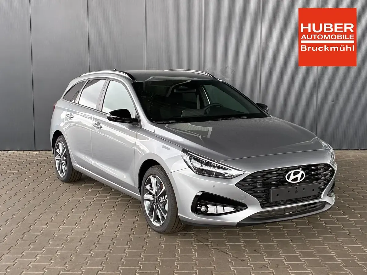 Neu Hyundai i30 Comfort 101 PS (74 kW) 2025 Shimmering silver Kombi