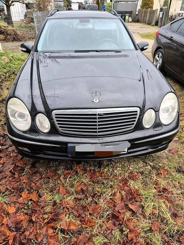 Schwarz Gebraucht 2005 Mercedes E350 Kombi | 3.800 € (Fairer Preis) - Bild 1/4