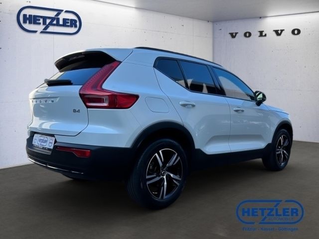 Gebraucht Volvo XC40 Plus 197 PS (144 kW) 2024 Crystal white / metallic SUV