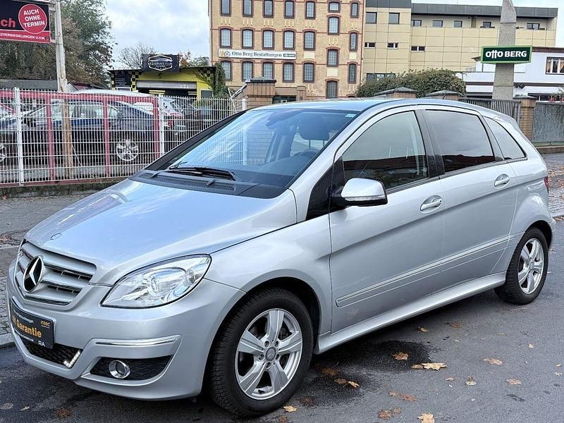Silber Gebraucht 2009 Mercedes B200 Van / Kleinbus | 7.980 € (Fairer Preis) - Bild 1/4