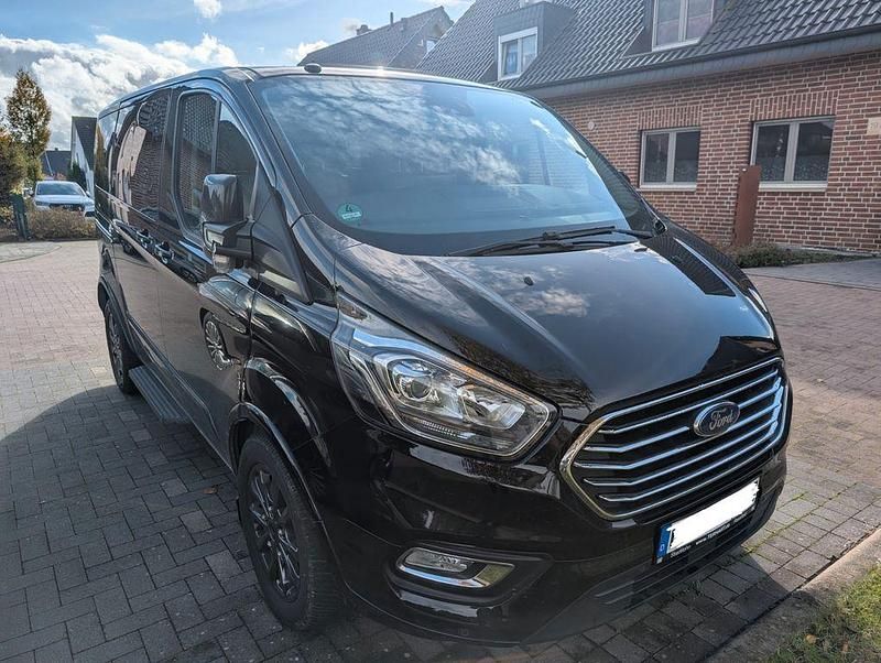 Schwarz Gebraucht 2018 Ford Tourneo Custom Titanium Van | 25.750 € (Superpreis) - Bild 1/4