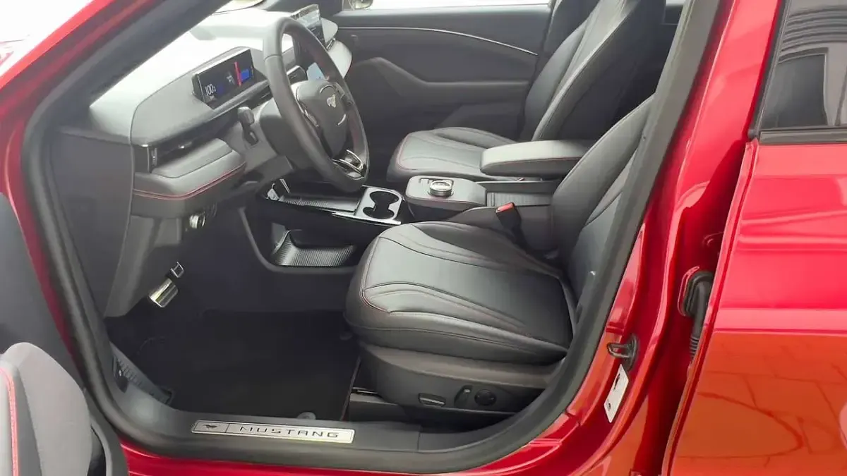 Gebraucht Ford Mustang Mach-E 197 kW (269 PS) 2022 Lucidrot SUV