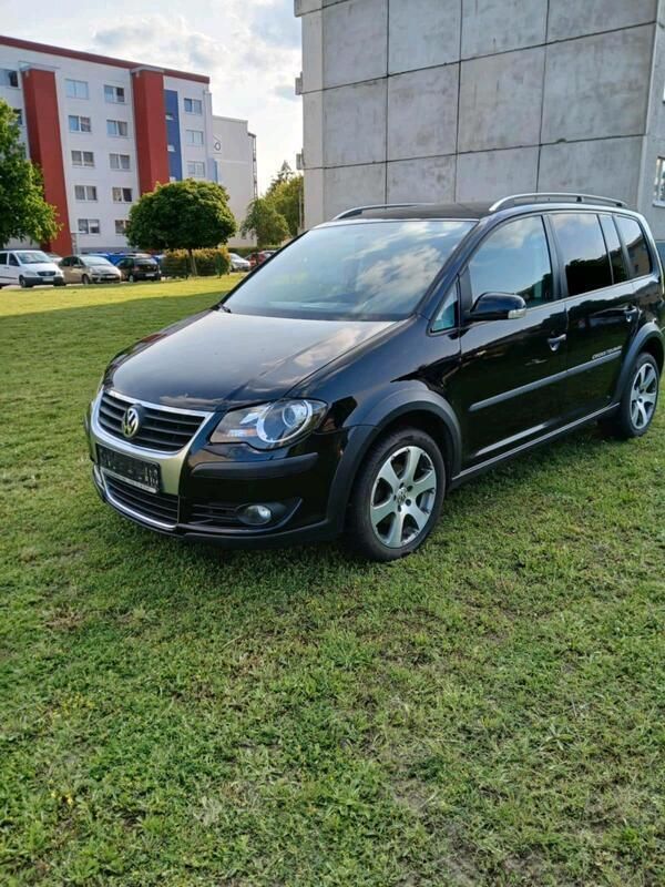 Schwarz Gebraucht 2009 VW Touran Cross Van / Kleinbus | 4.399 € (Superpreis) - Bild 1/4