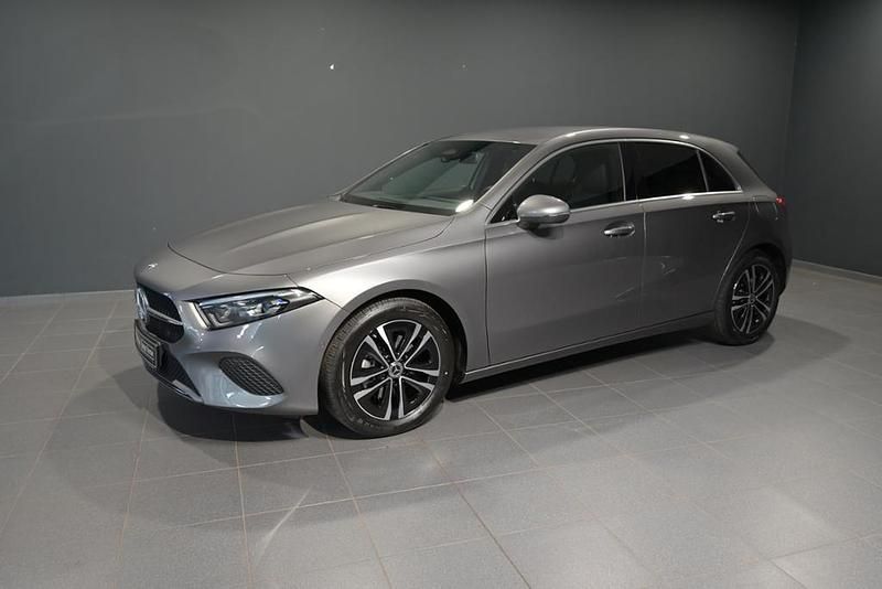 Metalliclack mountaingrau Gebraucht 2025 Mercedes A180 Progressive Limousine | 29.400 € (Guter Preis) - Bild 1/3