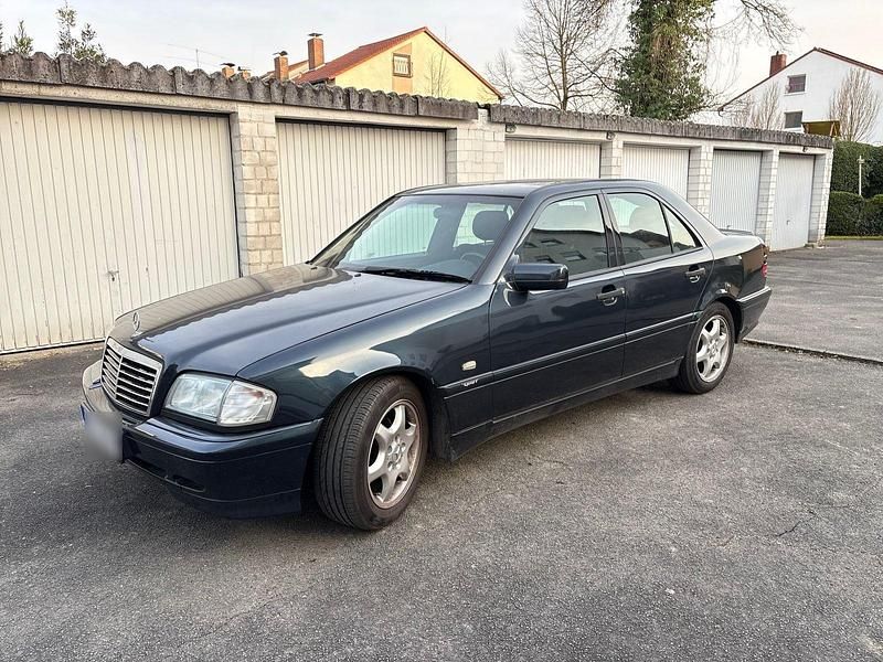Gebraucht Mercedes C180 122 PS (89 kW) 1999 Schwarz Limousine