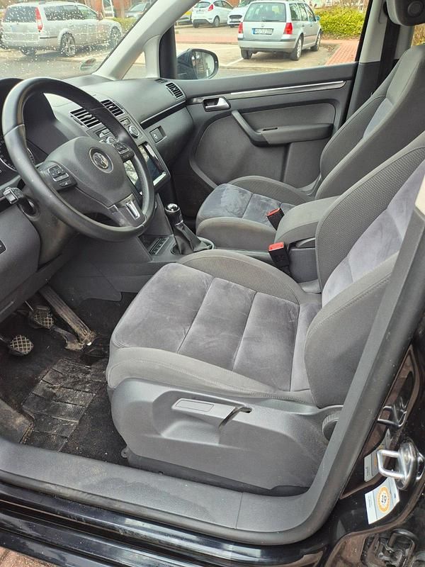 Gebraucht VW Touran 140 PS (102 kW) 2015 Schwarz Van / Kleinbus