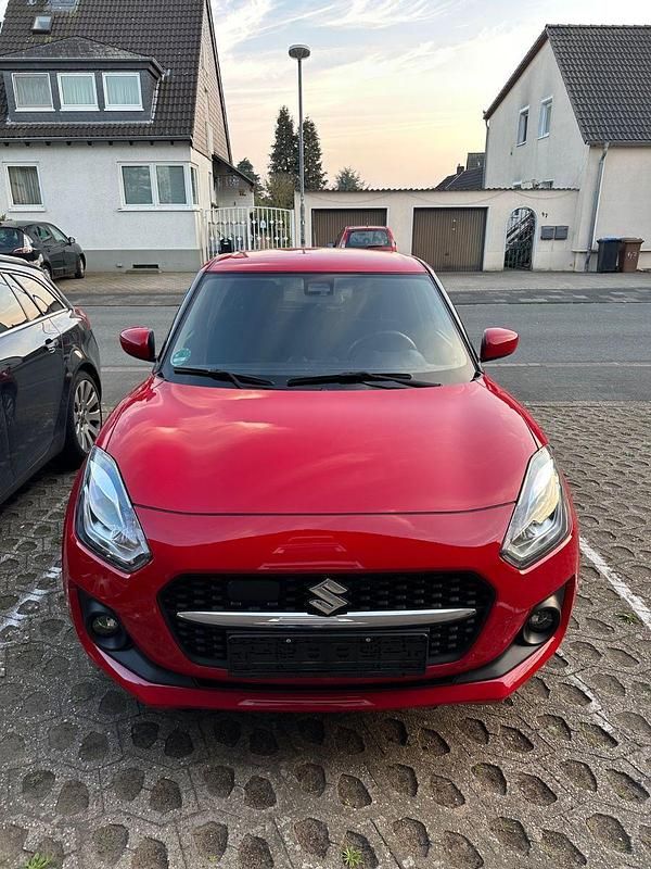 Gebraucht Suzuki Swift Comfort 83 PS (61 kW) 2023 Rot Kleinwagen