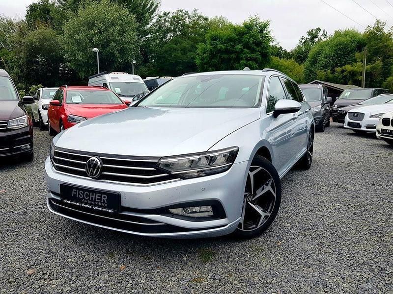 Silber Gebraucht 2023 VW Passat Business Limousine | 27.990 € (Guter Preis) - Bild 1/4