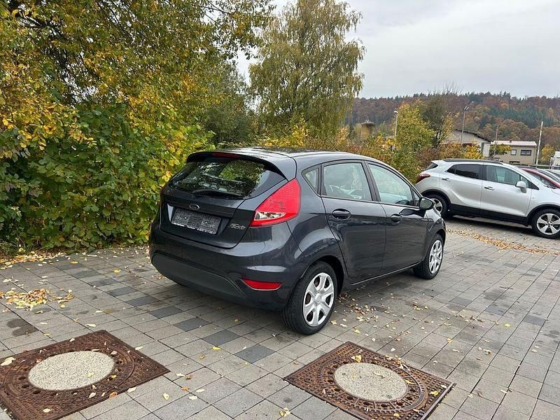 Gebraucht Ford Fiesta Trend 82 PS (60 kW) 2010 Grau Kleinwagen