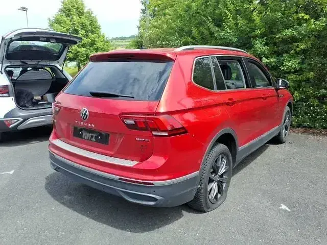Gebraucht VW Tiguan Allspace Life 150 PS (110 kW) 2022 Rot SUV