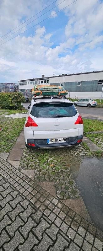 Weiß Gebraucht 2012 Peugeot 3008 Van / Kleinbus | 3.900 € - Bild 1/4