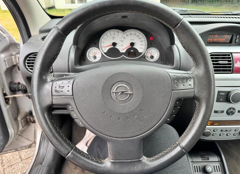 Gebraucht Opel Corsa Edition 80 PS (58 kW) 2006 Silber Kleinwagen