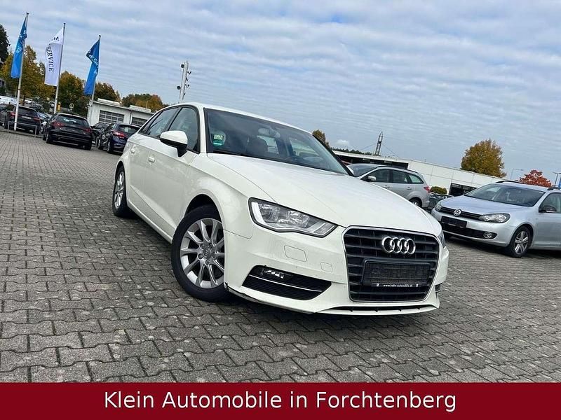 Weiß Gebraucht 2014 Audi A3 Ambition Limousine | 8.990 € (Fairer Preis) - Bild 1/4