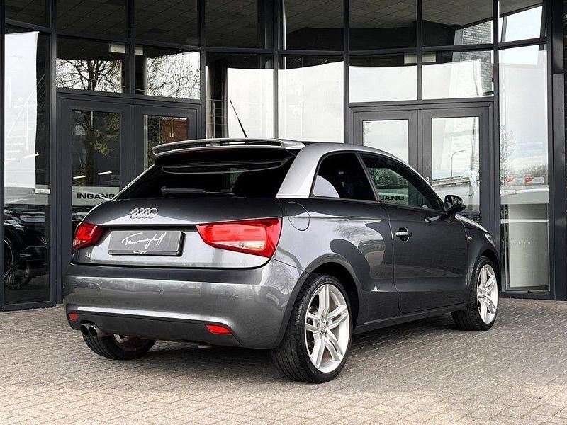Używany Audi A1 S-Line 122 KM (89 kW) 2011 Szary Hatchback