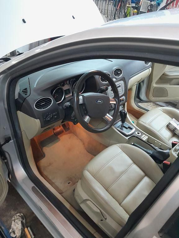 Gebraucht Ford Focus Ghia 101 PS (74 kW) 2008 Silber Limousine