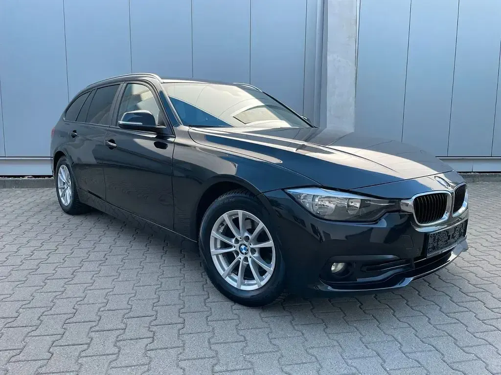 Gebraucht BMW 318 150 PS (110 kW) 2016 Black sapphire metallic Kombi