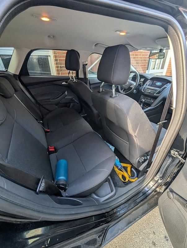 Gebraucht Ford Focus 125 PS (91 kW) 2018 Schwarz Kombi