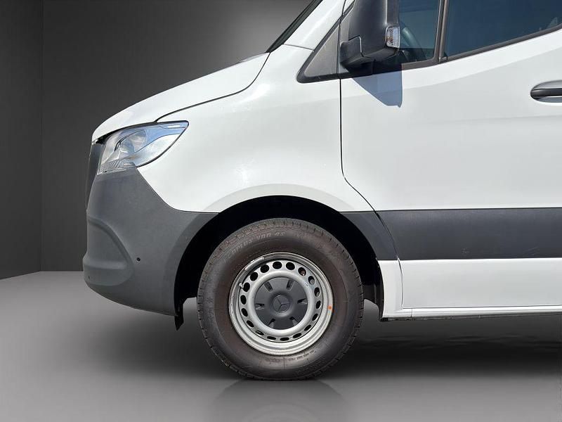 Używany Mercedes Sprinter 170 KM (125 kW) 2023 Biały Van