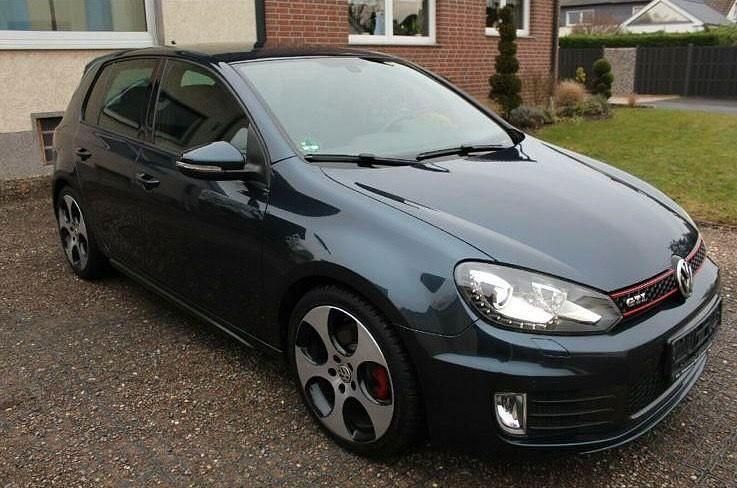 Blue graphite pearl effect Gebraucht 2011 VW Golf VI GTI Kleinwagen | 13.900 € (Teuer) - Bild 1/4