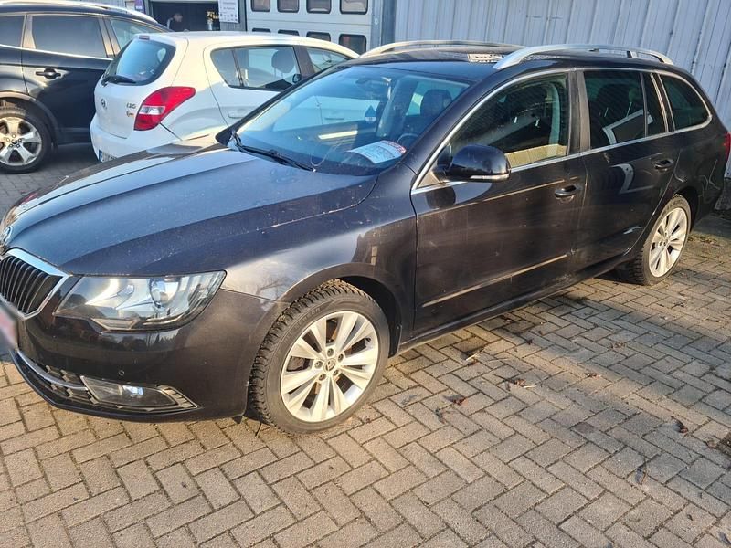Gebraucht Skoda Superb 140 PS (102 kW) 2014 Schwarz Kombi