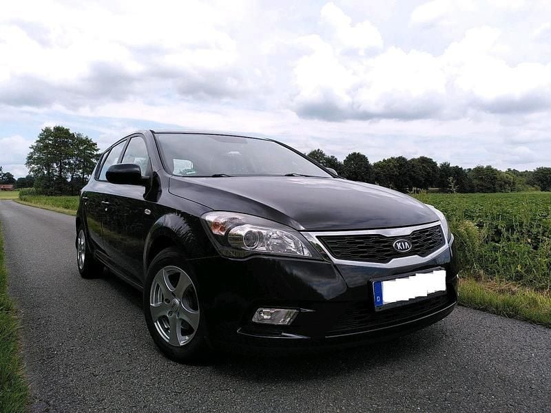 Schwarz Gebraucht 2009 Kia Ceed 2 Kleinwagen | 2.300 € (Fairer Preis) - Bild 1/4
