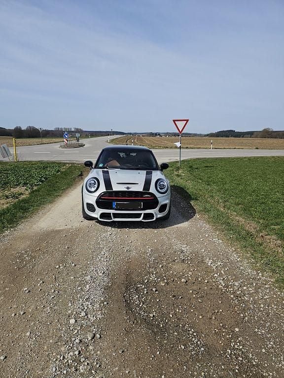Gebraucht Mini John Cooper Works 231 PS (169 kW) 2021 Weiß Kleinwagen