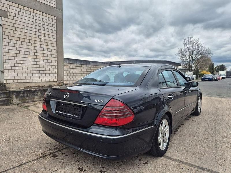 Gebraucht Mercedes E200 163 PS (119 kW) 2004 Schwarz Limousine