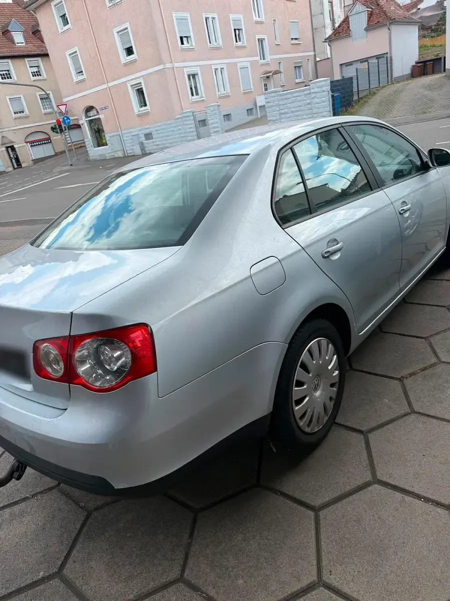 Gebraucht VW Jetta 85 PS (62 kW) 2006 Silber Limousine